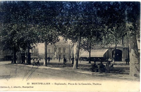 Esplanade, Place de la Comédie, Théâtre