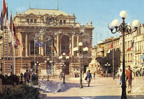 Place de la Comédie Le Théâtre