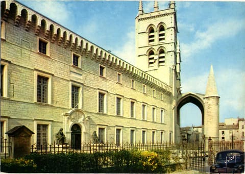 Hérault La Faculté de Médecine et la Cathédrale Saint-Pierre