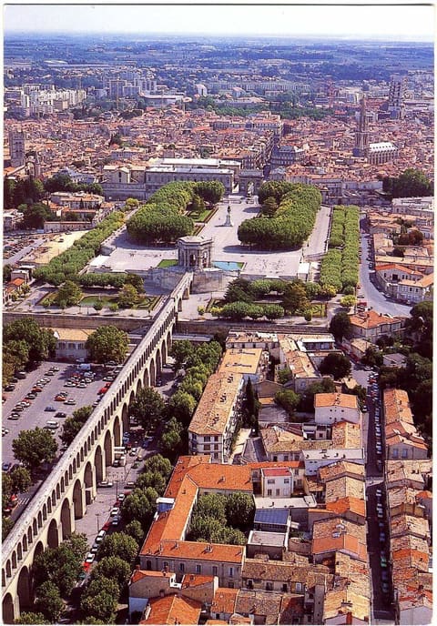 Les Arceau x et le jardin du Peyrou