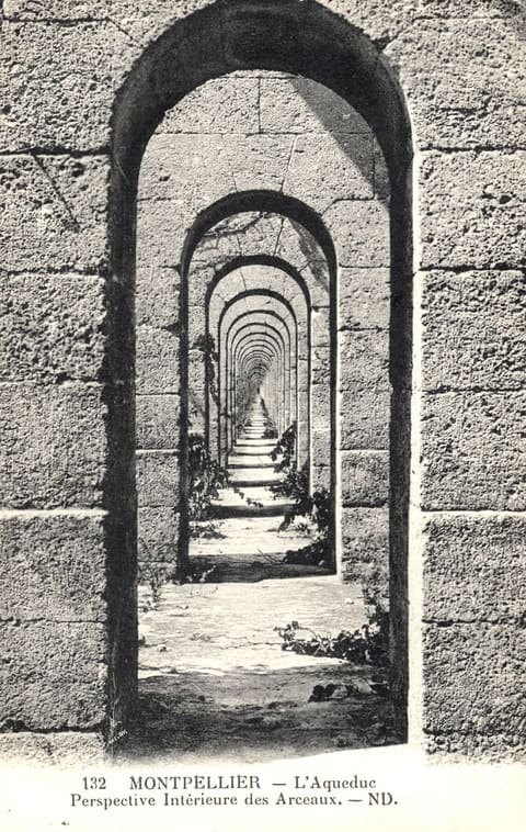 L'Aqueduc Perspective Intérieure des Arceau x