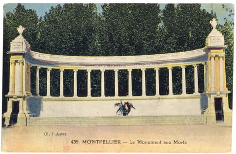 Le Monument au x Morts