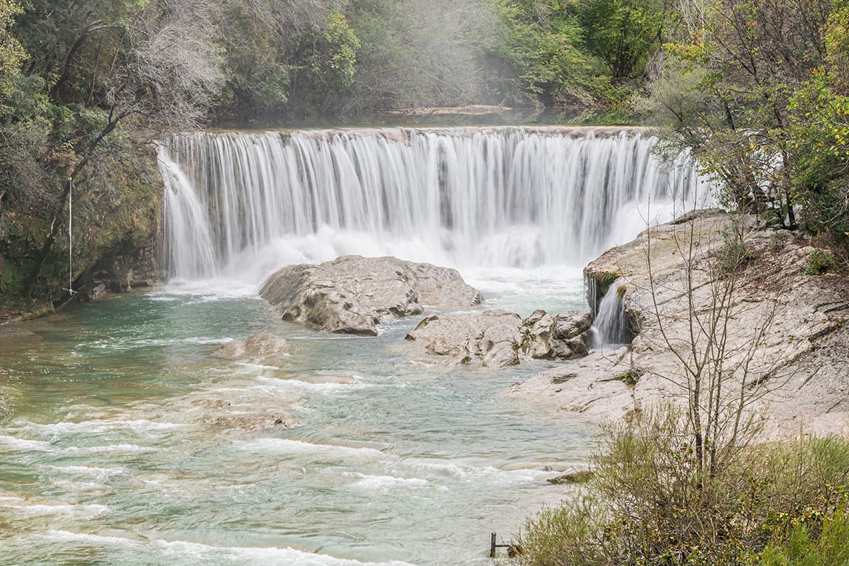 Cascade De La Vis : Un Joyau Naturel
