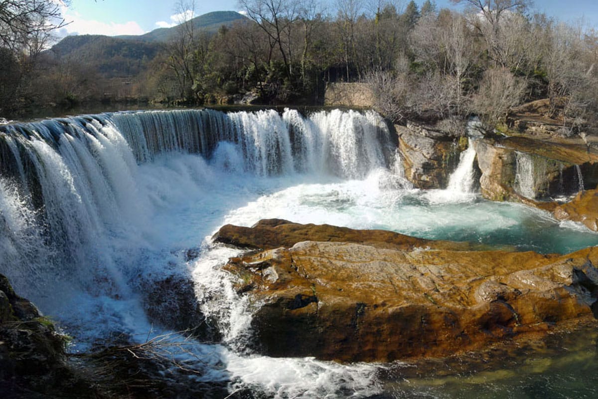 Cascade De La Vis : Un Joyau Naturel