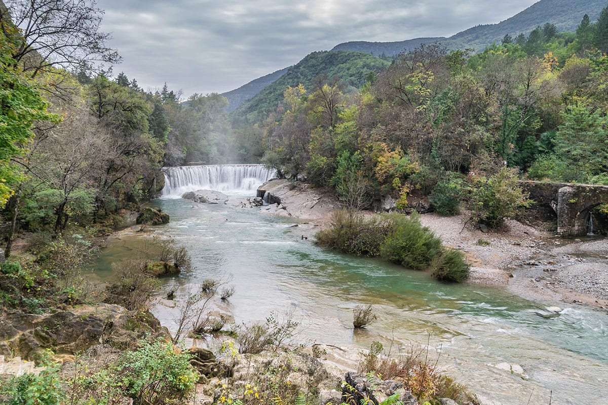 Cascade De La Vis : Un Joyau Naturel