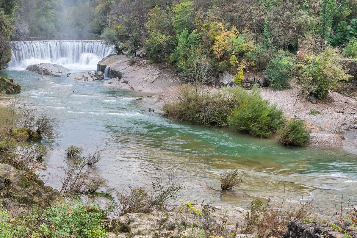Cascade De La Vis : Un Joyau Naturel