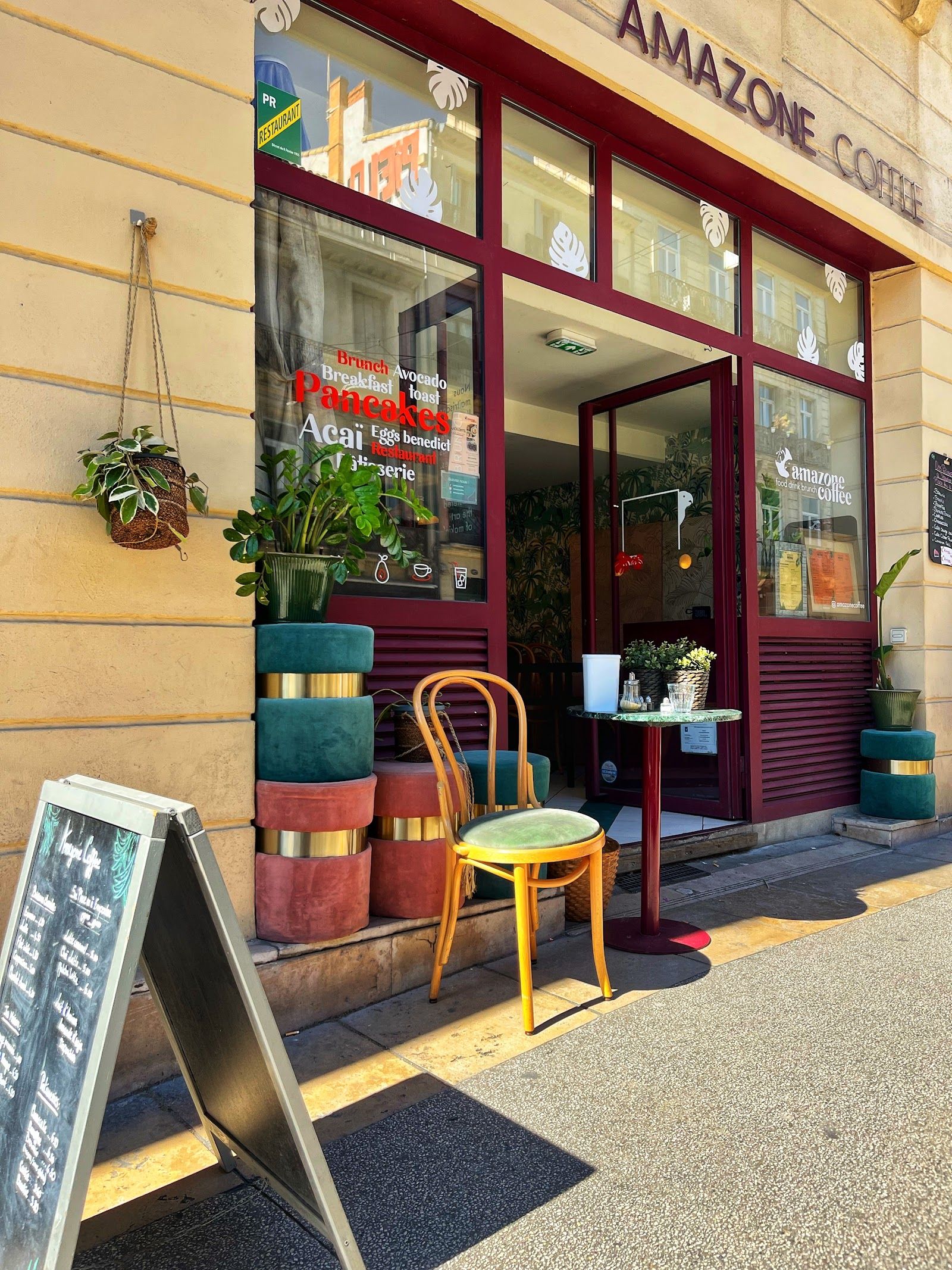 AMAZONE Coffee — Comédie