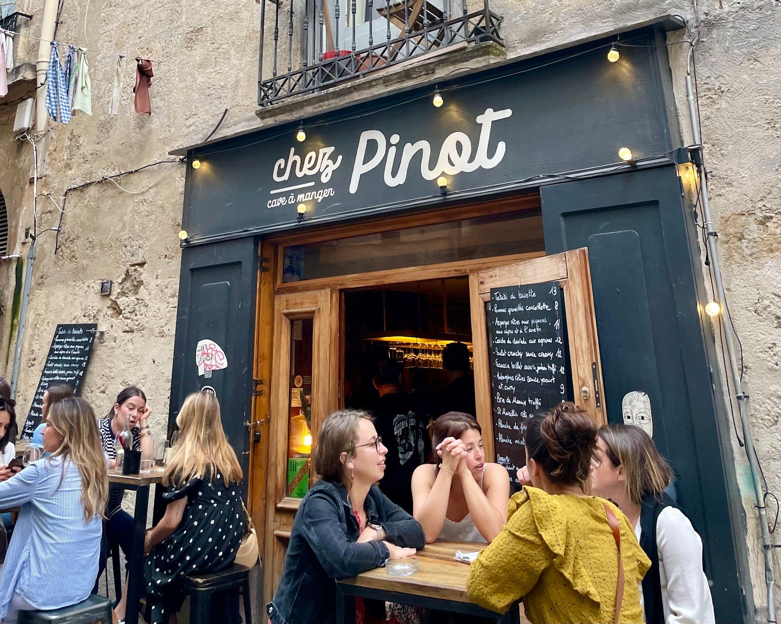 Chez Pinot — Écusson
