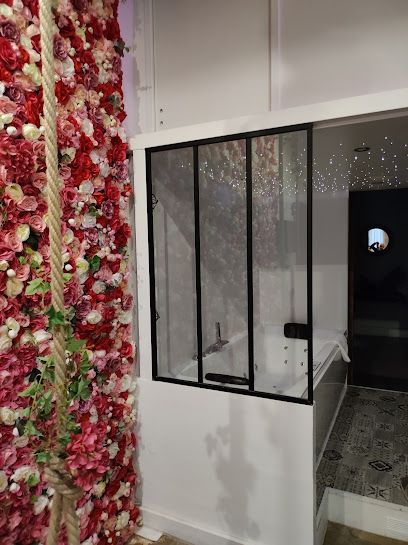 Suite romantique Vénusa avec jacuzzi privatif — Écusson