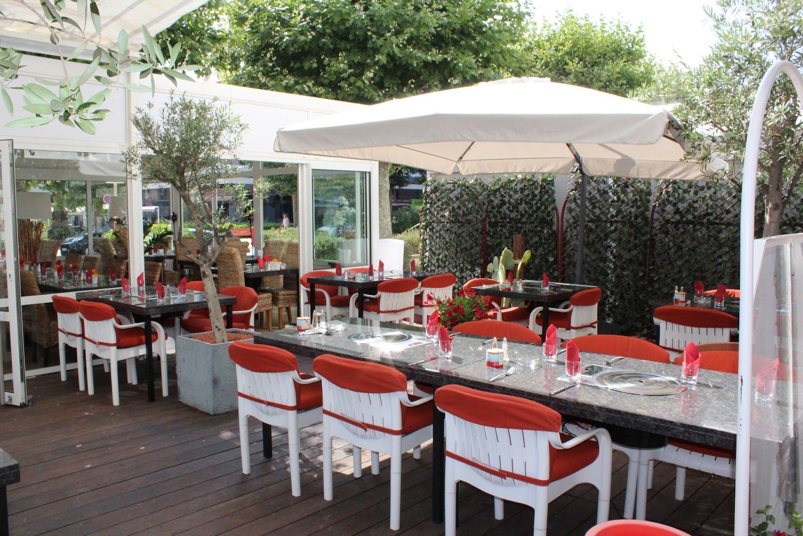 La table à plancha (La Grande Motte) — La Grande-Motte
