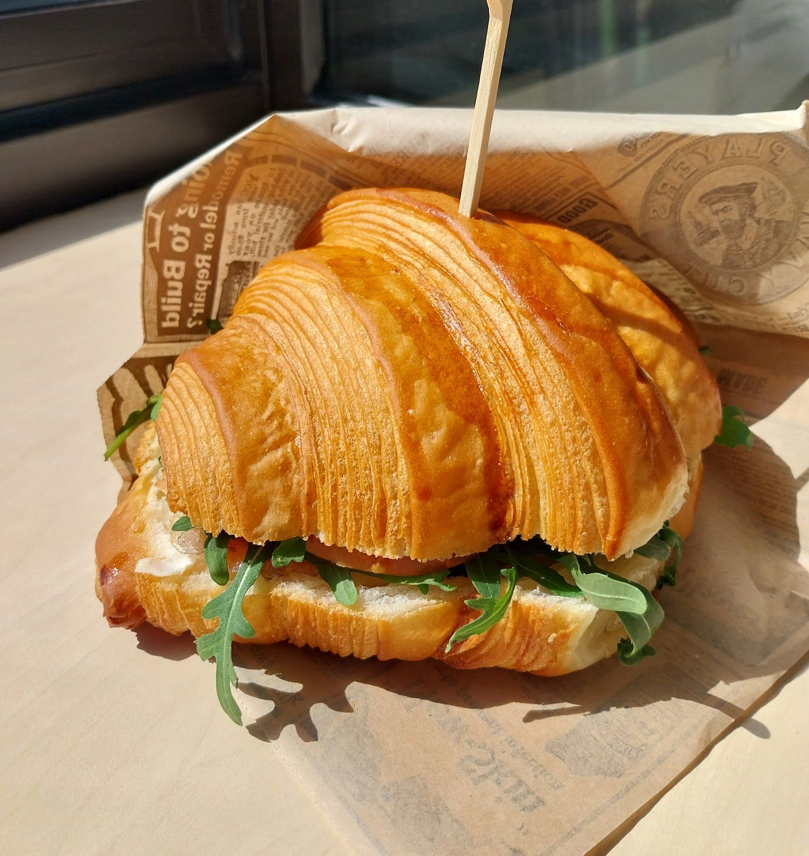 Le croissant (par Martin Brossard) — Antigone