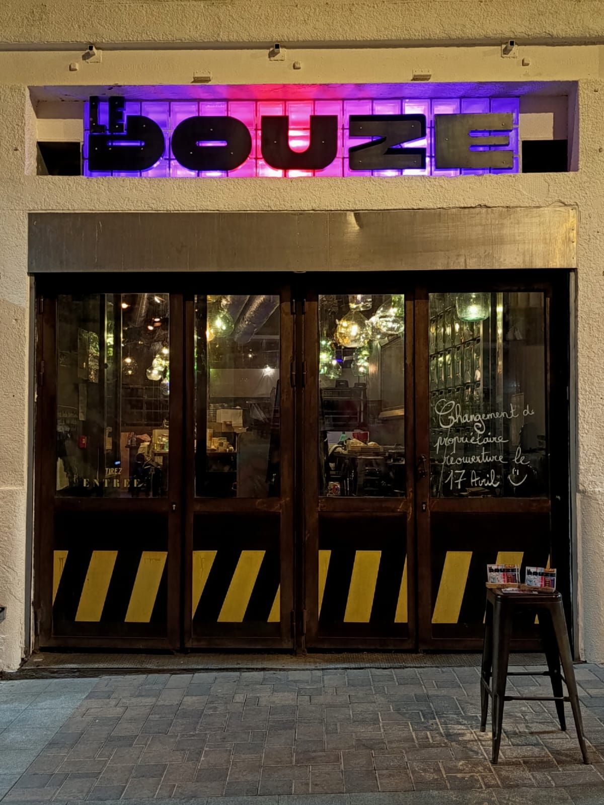 Le Douze — Comédie