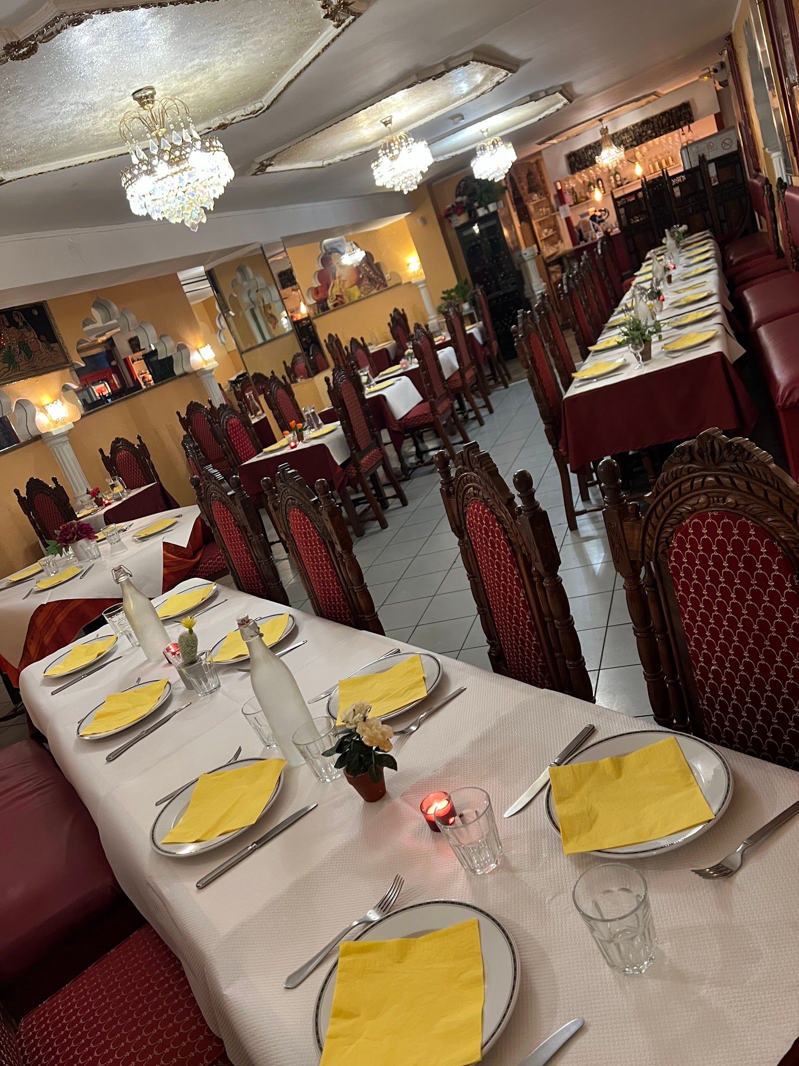 LE TAJ MAHAL à (antigone) Restaurant indienne — Antigone
