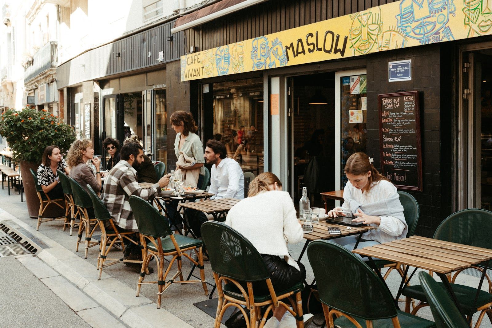 MASLOW - Café & Cuisine & Coworking — Écusson