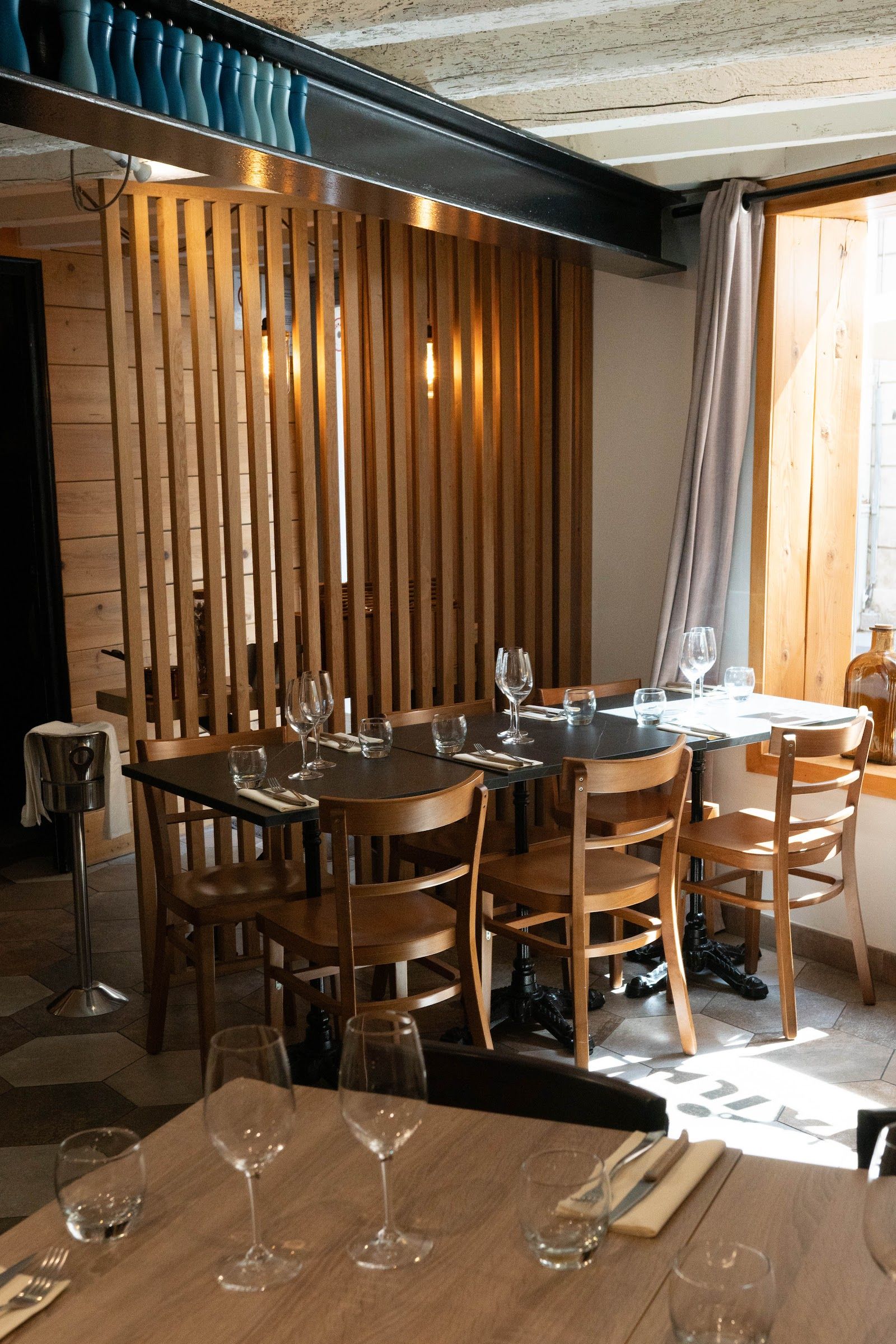 MENJIA - Bistrot Canaille — Écusson