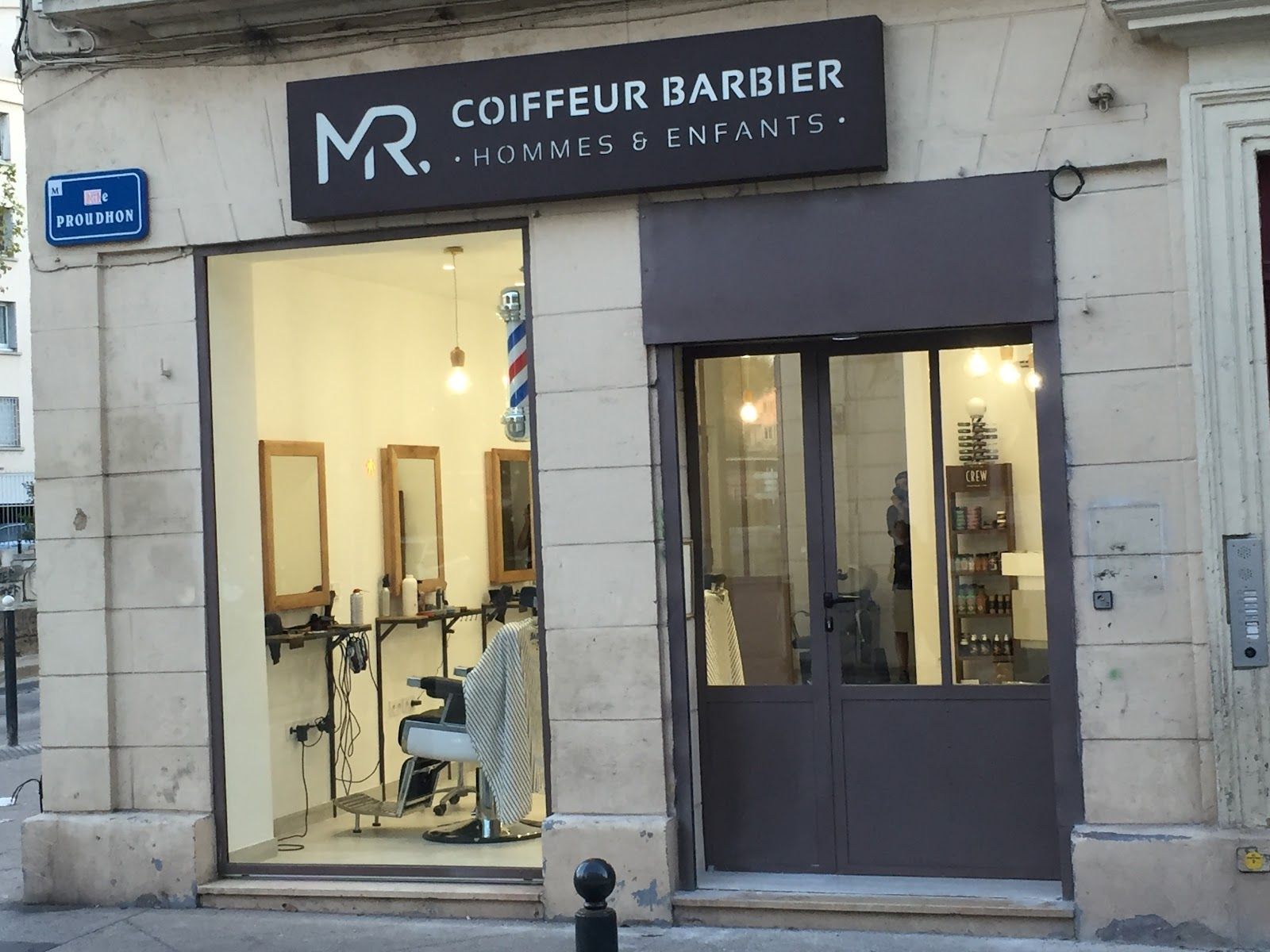 MR Coiffeur Barbier — Beaux-Arts