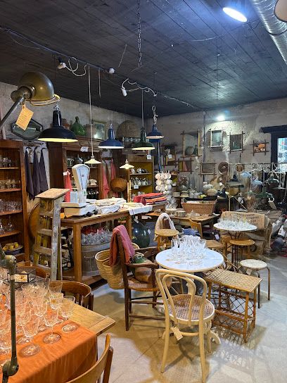 American Vintage Dealer — Port Marianne