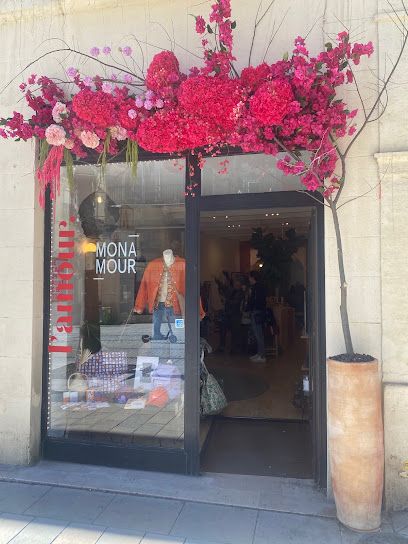 Concept Store Mona Mour — Écusson